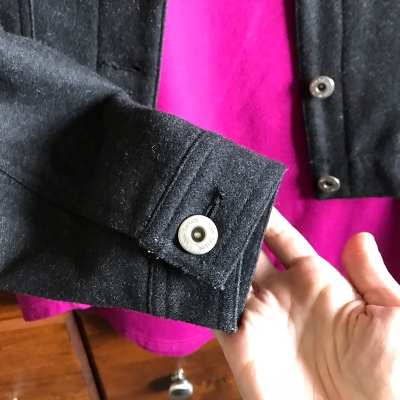 Beautiful Ann Taylor wool blend cropped blazer/jacket - Picture 3 of 7